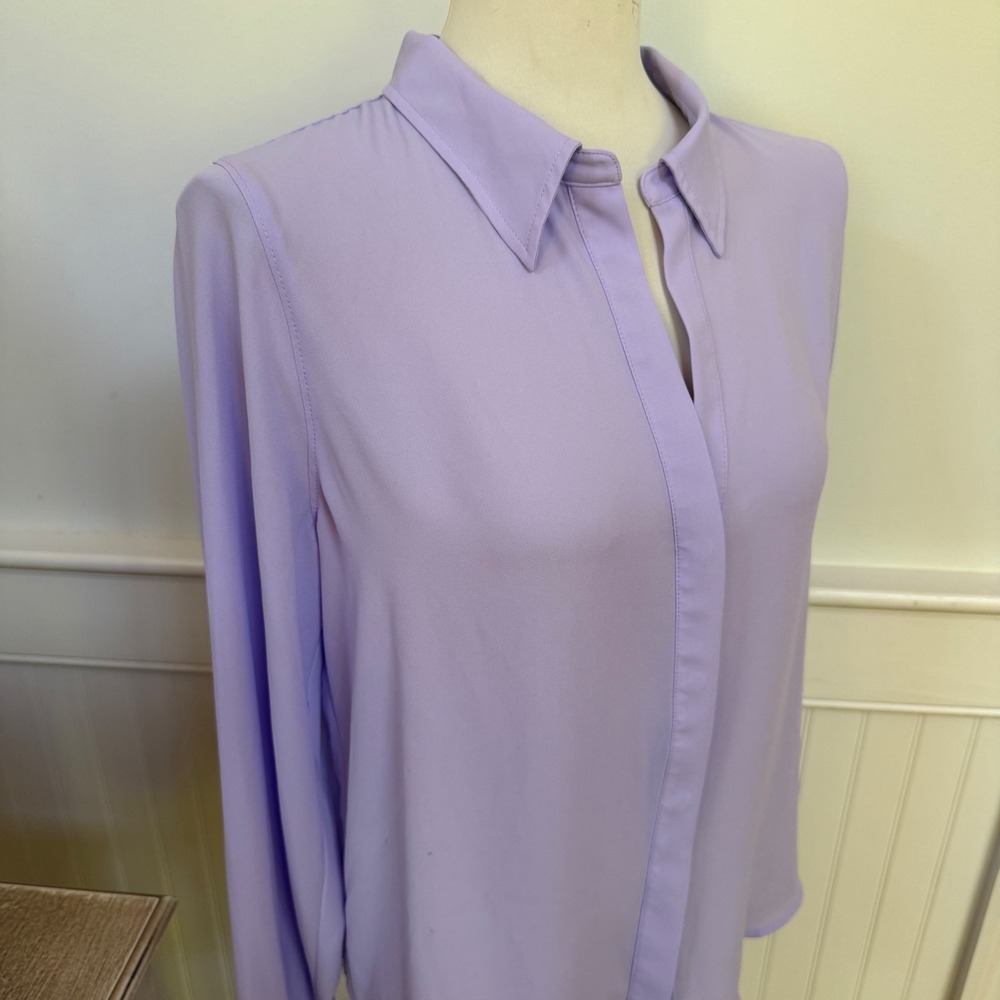 White House Black Market Lilac Purple Hidden Button Front Blouse Womens Medium - Picture 2 of 7